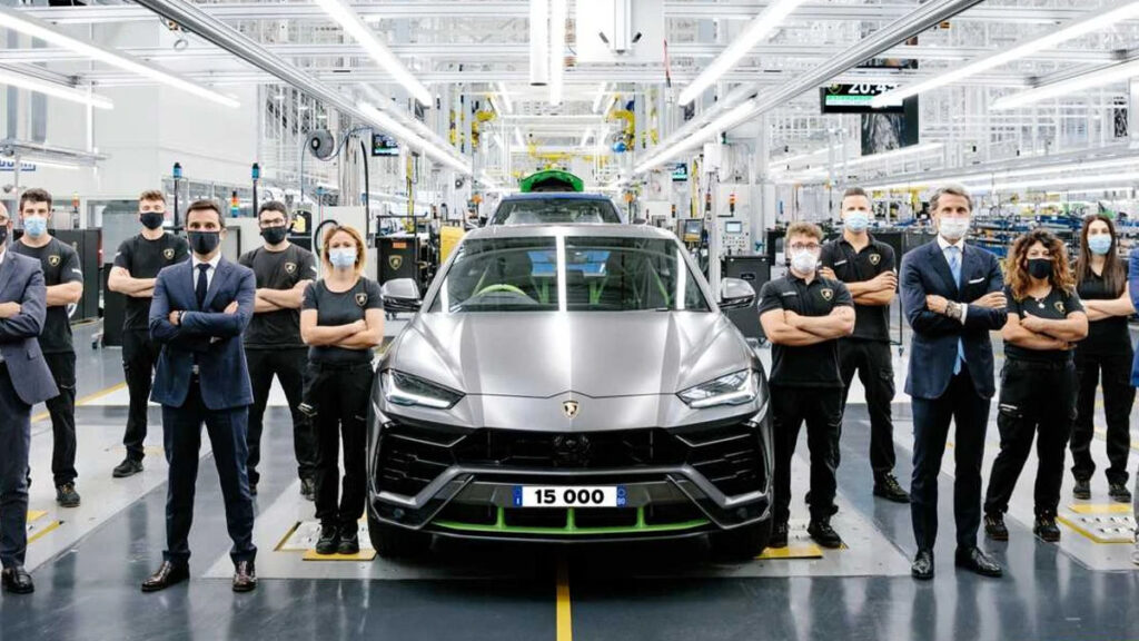 After selling the 15,000th Urus in 2021