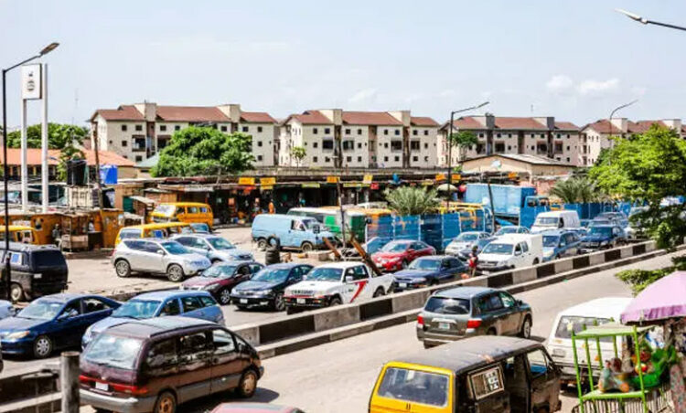 Turn Lagos traffic to fun, 6 Resourceful Things You Can Do To Kill Time Inside Lagos Traffic