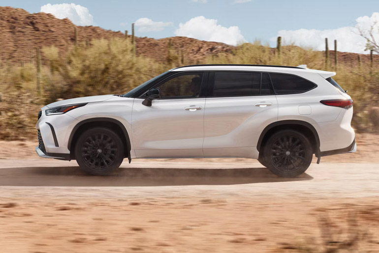 2024 Toyota Highlander side view