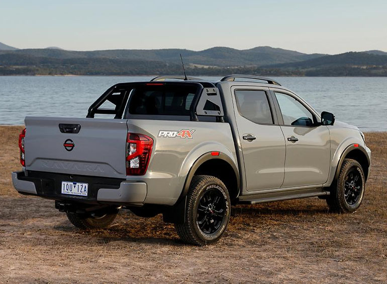 2024 Nissan Navara back view