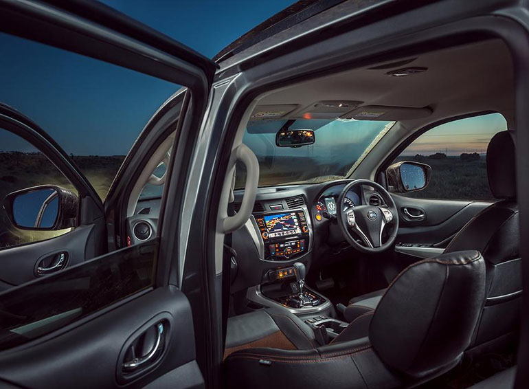 2024 Nissan Navara interior