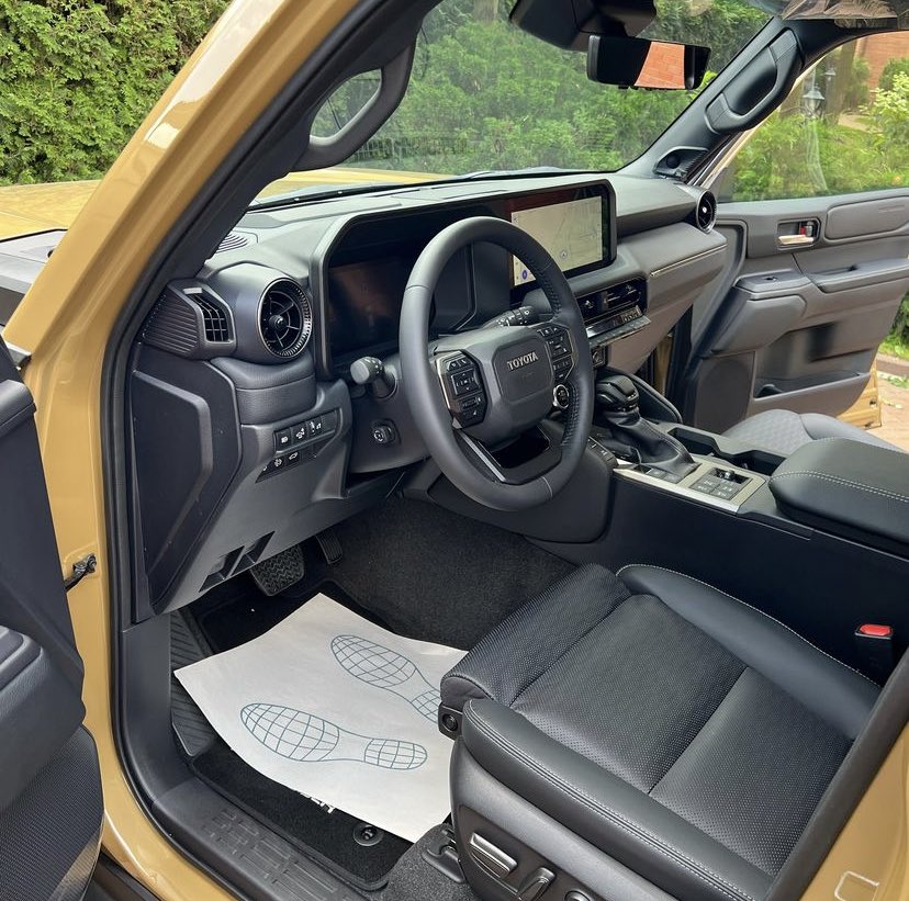 2024 TOYOTA PRADO LC250 FULL EDITION interior