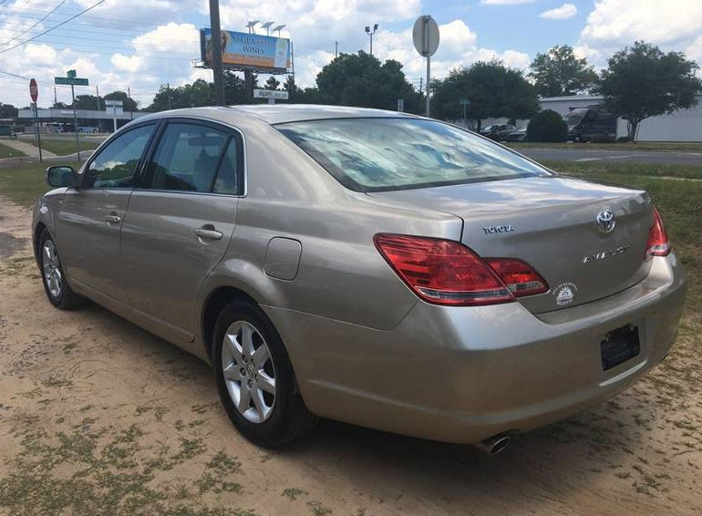 Clean Toyota Avalon 2005