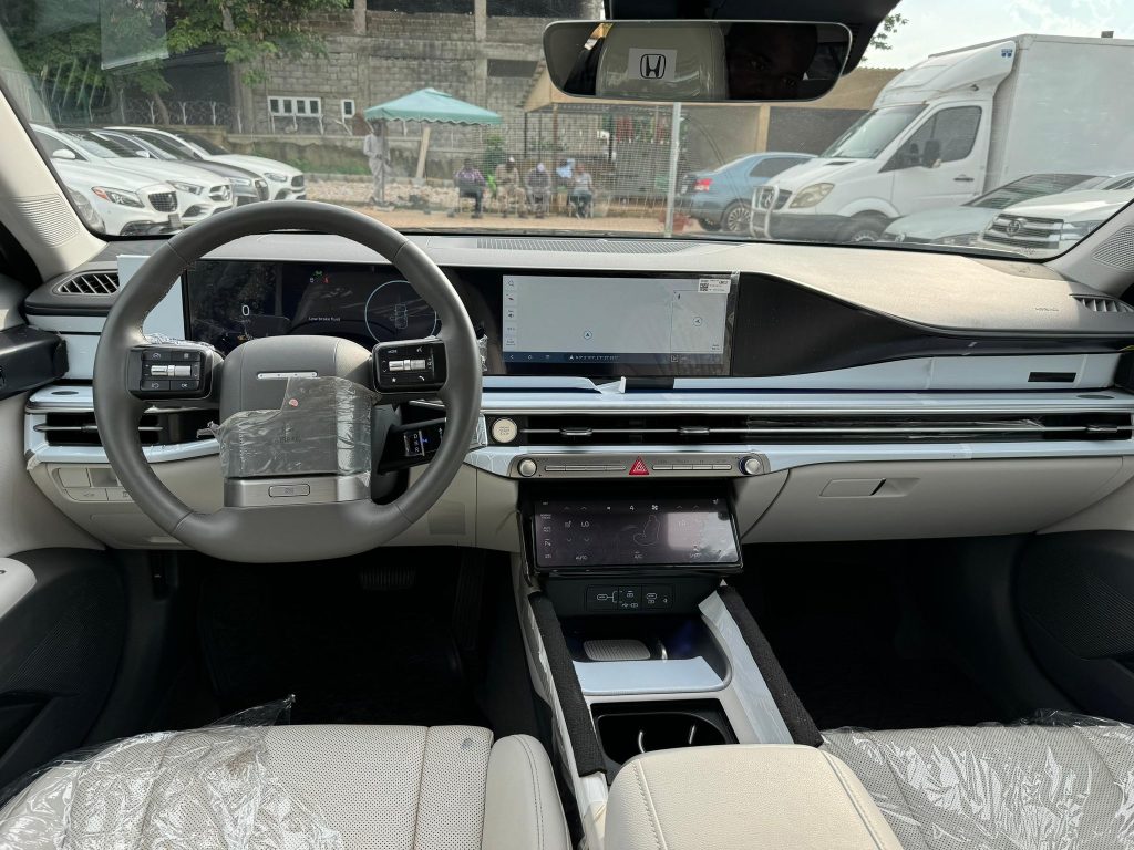 HYUNDAU AZERA 2023 interior