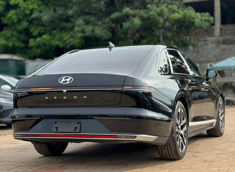 NEW HYUNDAU AZERA 2023 back view