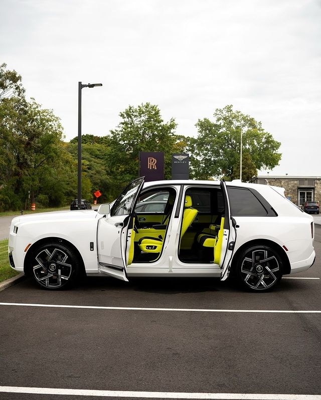 2025 Rolls Royce Cullinan Black badge