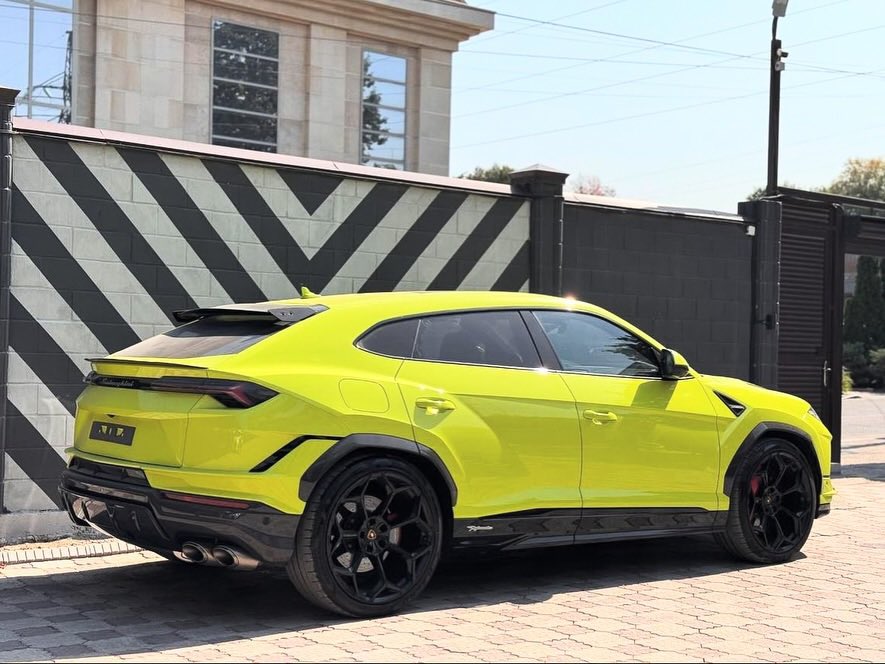 2024 Lamborghini Urus
