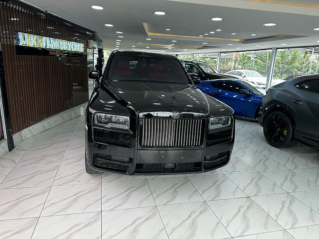 vintage Deluxe Interiors buys 2020 black badge rolls Royce Cullinan