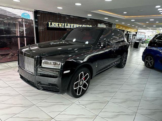 vintage Deluxe Interiors buys 2020 black badge rolls Royce Cullinan