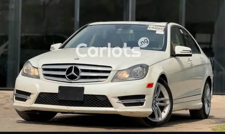 2013 MERCEDES BENZ C300